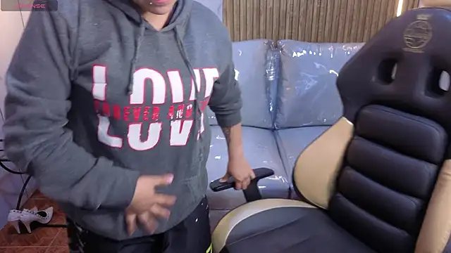 Snapshot of Kitten_Cam chatting on 8, 2, 2026 Kitten Cam online show from 8, 2, 2026