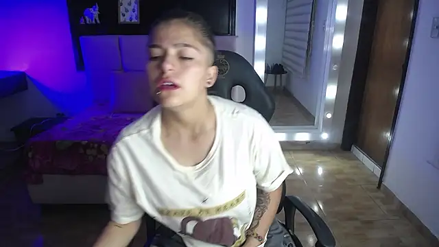 Snapshot of Kitten_Cam chatting on 22, 2, 2026 Kitten Cam online show from 22, 2, 2026