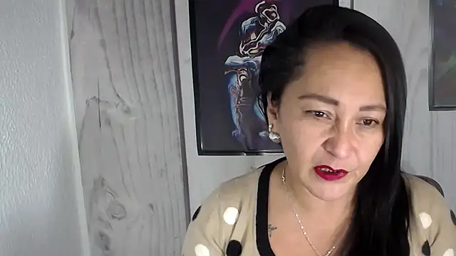 Snapshot of JULIANAWET69 chatting on 14, 10, 2025 JULIANAWET69 online show from 14, 10, 2025