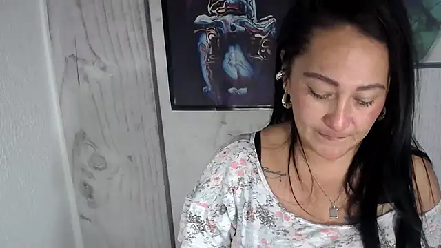 Snapshot of JULIANAWET69 chatting on 9, 11, 2025 JULIANAWET69 online show from 9, 11, 2025