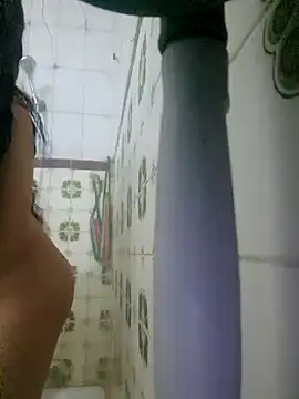 Snapshot of majdolin78 chatting on 5, 3, 2025 majdolin78 online show from 5, 3, 2025