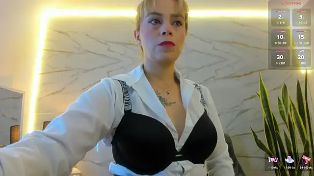 Snapshot of RayaCarr_ chatting on 14, 5, 2026 RayaCarr online show from 14, 5, 2026