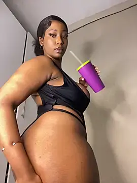 Snapshot of Spicey-CheekssX chatting on 5, 11, 2025 Spicey-CheekssX online show from 5, 11, 2025