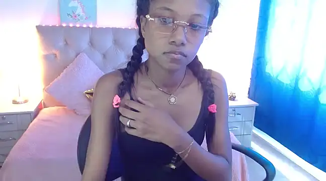 Snapshot of LITTLEDOLLHOT chatting on 24, 1, 2025 LITTLEDOLLHOT online show from 24, 1, 2025