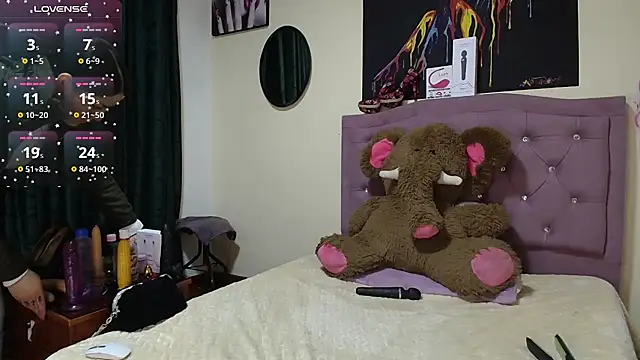 Emmie Hot online show from 25, 11, 2025