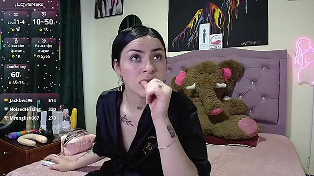 Emmie Hot online show from 16, 4, 2026