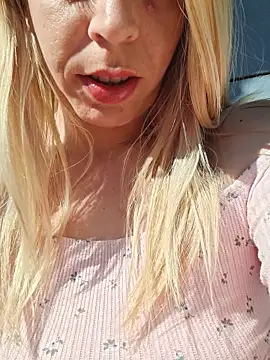 Snapshot of SweetyNinaOff1 chatting on 8, 4, 2026 SweetyNinaOff1 online show from 8, 4, 2026