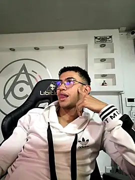 Snapshot of Thonny-becker chatting on 2, 11, 2025 Thonny-becker online show from 2, 11, 2025