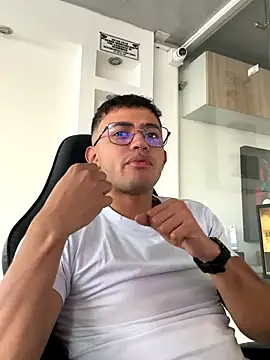 Snapshot of Thonny-becker chatting on 8, 11, 2025 Thonny-becker online show from 8, 11, 2025