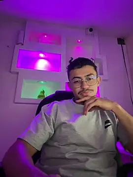 Snapshot of Thonny-becker chatting on 25, 4, 2026 Thonny-becker online show from 25, 4, 2026