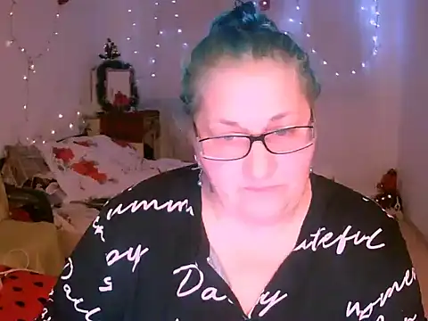 Snapshot of mayamayx chatting on 21, 12, 2025 mayamayx online show from 21, 12, 2025