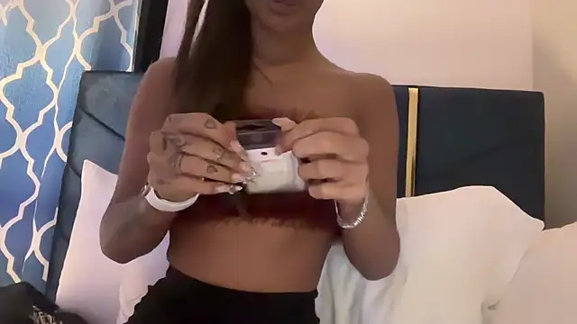 Snapshot of AngelFaye chatting on 5, 2, 2025 AngelFaye online show from 5, 2, 2025