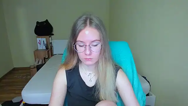 EmilyPaw online show from 16, 2, 2025