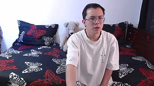 Snapshot of Tina_4_Charlie chatting on 28, 10, 2025 Tina 4 Charlie online show from 28, 10, 2025