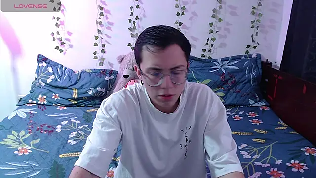 Snapshot of Tina_4_Charlie chatting on 9, 11, 2025 Tina 4 Charlie online show from 9, 11, 2025