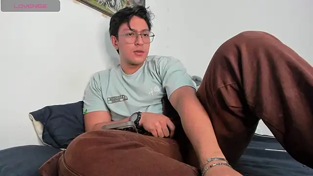 Snapshot of Amon__ashford chatting on 11, 4, 2026 Amon ashford online show from 11, 4, 2026