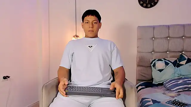 Tylerdrdn online show from 9, 11, 2025