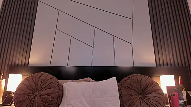 Snapshot of fiorella_paris chatting on 8, 11, 2025 fiorella paris online show from 8, 11, 2025