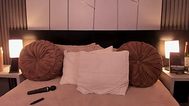 Snapshot of fiorella_paris chatting on 25, 11, 2025 fiorella paris online show from 25, 11, 2025