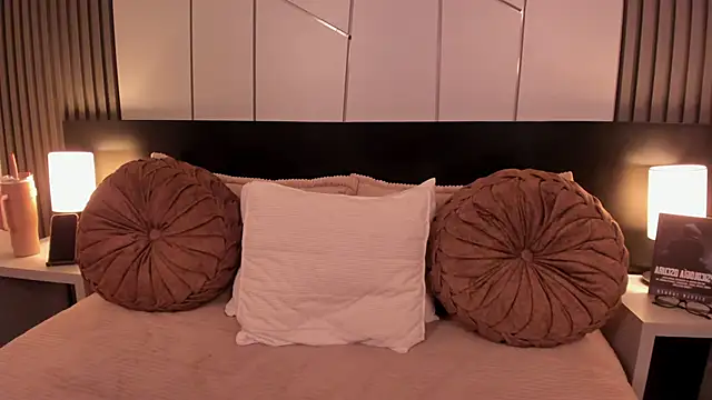 Snapshot of fiorella_paris chatting on 27, 11, 2025 fiorella paris online show from 27, 11, 2025