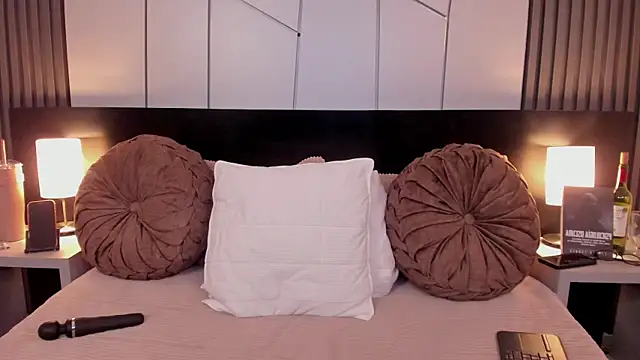 Snapshot of fiorella_paris chatting on 2, 12, 2025 fiorella paris online show from 2, 12, 2025