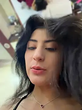 Snapshot of fiorella_paris chatting on 8, 4, 2026 fiorella paris online show from 8, 4, 2026