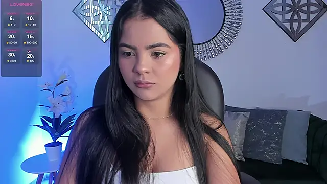 Layla Breezee online show from 7, 3, 2026