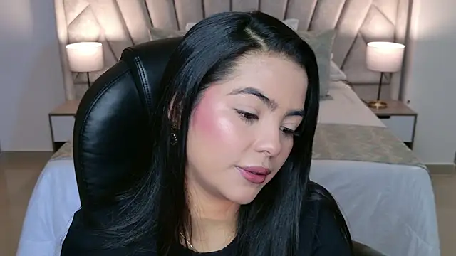 Snapshot of Layla_Breezee chatting on 10, 7, 2026 Layla Breezee online show from 10, 7, 2026