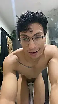 Snapshot of ApoloCruz chatting on 24, 11, 2025 ApoloCruz online show from 24, 11, 2025