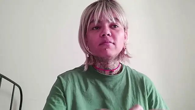 Snapshot of serena__vedette chatting on 4, 5, 2026 serena vedette online show from 4, 5, 2026