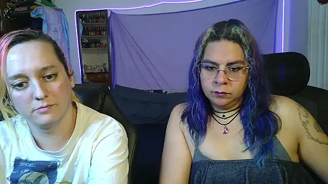 Snapshot of Evelan420 chatting on 9, 3, 2026 Evelan420 online show from 9, 3, 2026