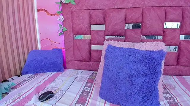 scarlett  evans  online show from 11, 11, 2025