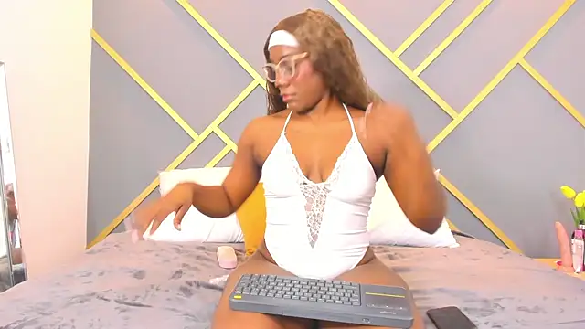 Snapshot of Alaia_Colins chatting on 19, 2, 2025 Alaia Colins online show from 19, 2, 2025