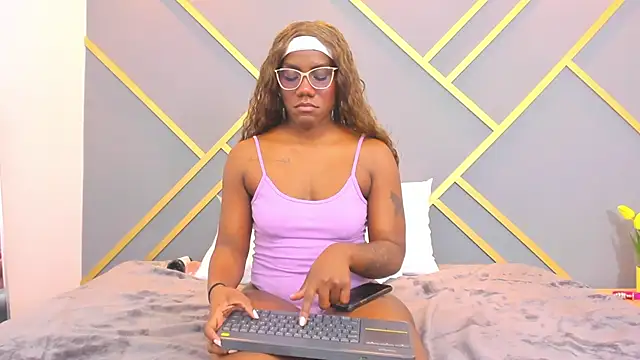 Snapshot of Alaia_Colins chatting on 21, 2, 2025 Alaia Colins online show from 21, 2, 2025