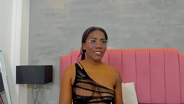 Alaia Colins online show from 17, 11, 2025