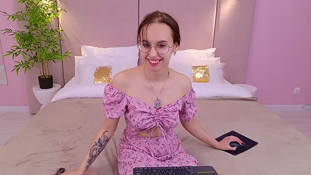 SandraTucker online show from 23, 2, 2025