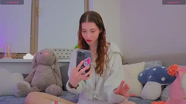 Snapshot of HappyVivy chatting on 6, 10, 2025 HappyVivy online show from 6, 10, 2025