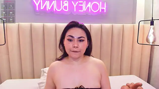 Naomymonroe  online show from 11, 11, 2025