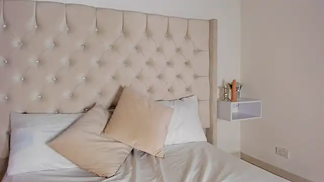 Snapshot of bella_bloomg chatting on 14, 2, 2025 bella bloomg online show from 14, 2, 2025