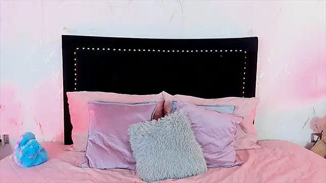 Snapshot of LittleCuties chatting on 7, 1, 2026 LittleCuties online show from 7, 1, 2026