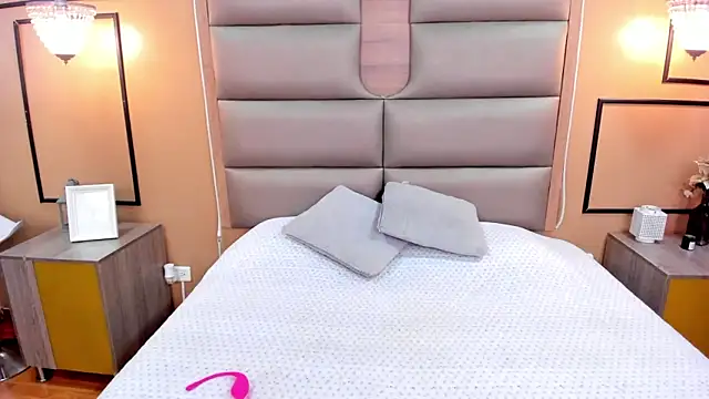 CAYLINCOLLINS online show from 13, 2, 2025