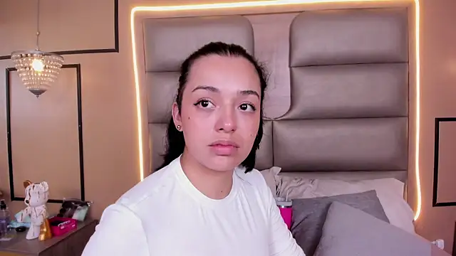 Snapshot of CAYLINCOLLINS chatting on 10, 4, 2026 CAYLINCOLLINS online show from 10, 4, 2026