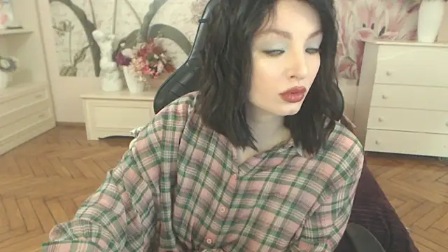 BritneyBarker online show from 9, 4, 2026