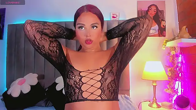 Snapshot of CamiiGarcia chatting on 2, 11, 2025 CamiiGarcia online show from 2, 11, 2025