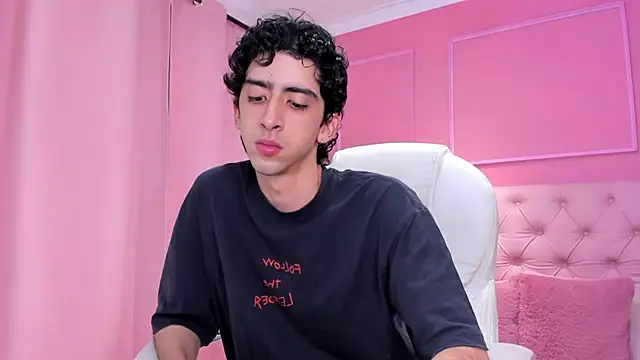 Snapshot of Alezzandro_ chatting on 3, 2, 2025 Alezzandro online show from 3, 2, 2025