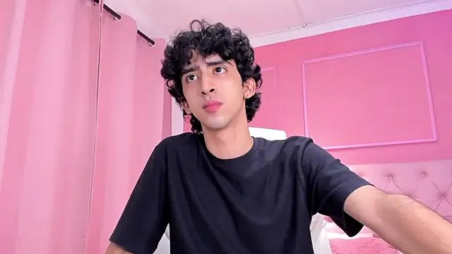 Snapshot of Alezzandro_ chatting on 4, 2, 2025 Alezzandro online show from 4, 2, 2025