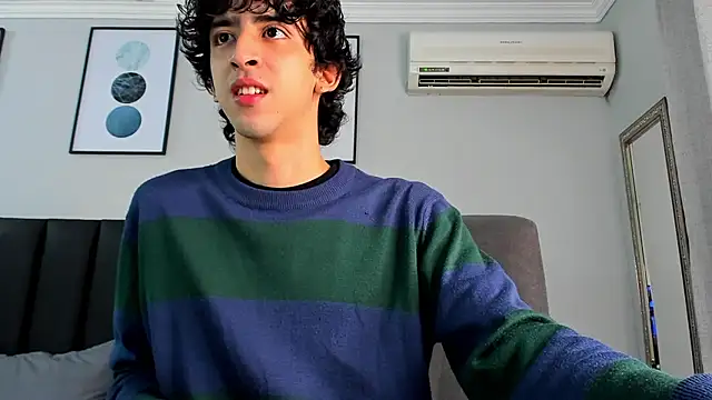 Snapshot of Alezzandro_ chatting on 21, 2, 2025 Alezzandro online show from 21, 2, 2025