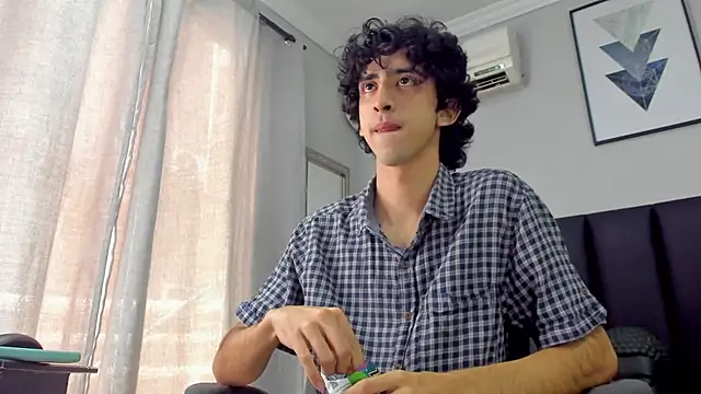 Snapshot of Alezzandro_ chatting on 26, 2, 2025 Alezzandro online show from 26, 2, 2025