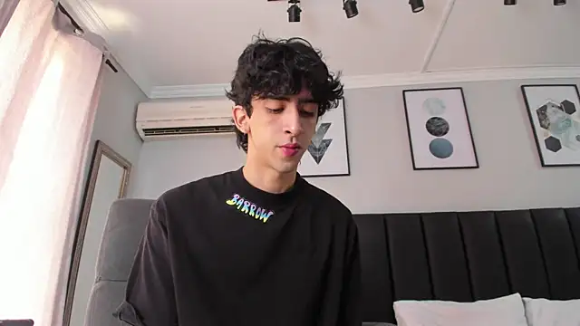 Snapshot of Alezzandro_ chatting on 10, 3, 2025 Alezzandro online show from 10, 3, 2025