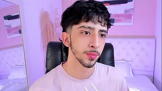 Snapshot of Alezzandro_ chatting on 24, 9, 2025 Alezzandro online show from 24, 9, 2025